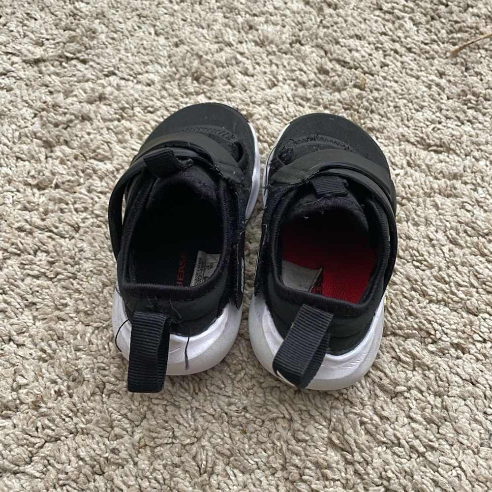 SUPER-EASY AND COMFY KICKS.

Nike Flex Advance - Picture 4 of 4